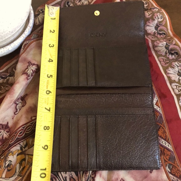 $$$ EUC Vintage DKNY Brown Leather Trifold Wallet $$$ - Picture 7 of 11